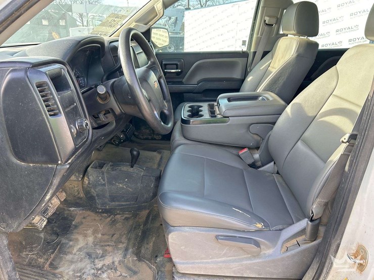 2016-chevrolet-silverado-4x4-crew-cab-pickup-truck-image-12