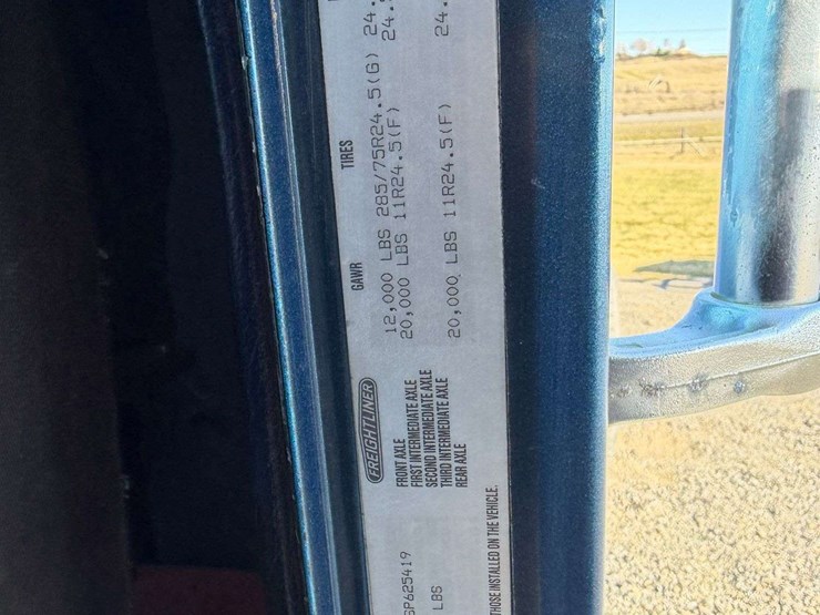 1995-freightliner-fld112-image-52