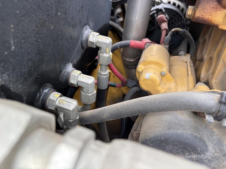 caterpillar-cb24-image-36