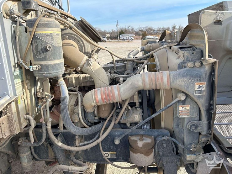 2012-peterbilt-337-image-12