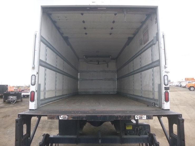 2013-hino-268-image-10