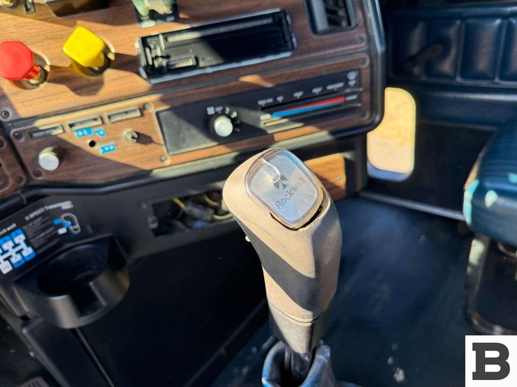 1995-freightliner-fld112-image-48