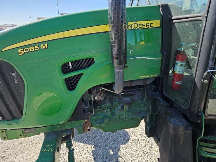 2011-john-deere-5085m-image-18