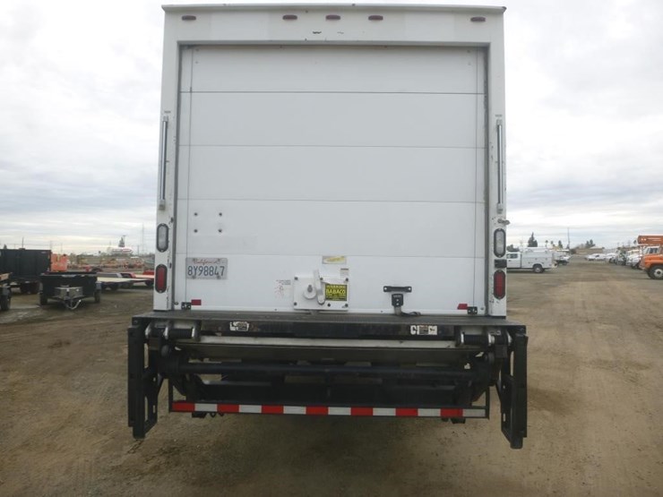 2013-hino-268-image-6