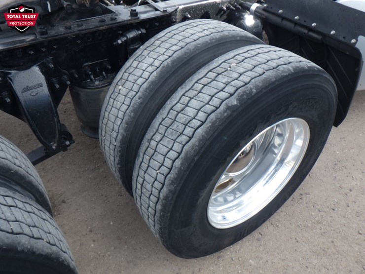 2022-freightliner-cascadia-116-image-5