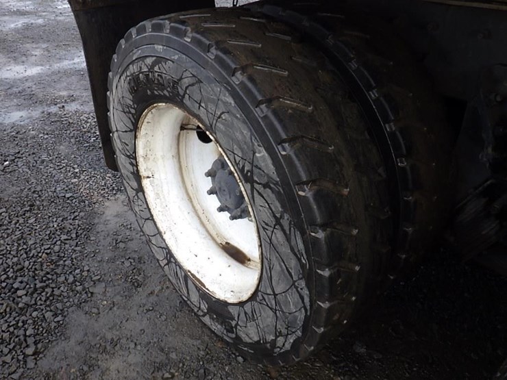 2007-international-7600-image-25