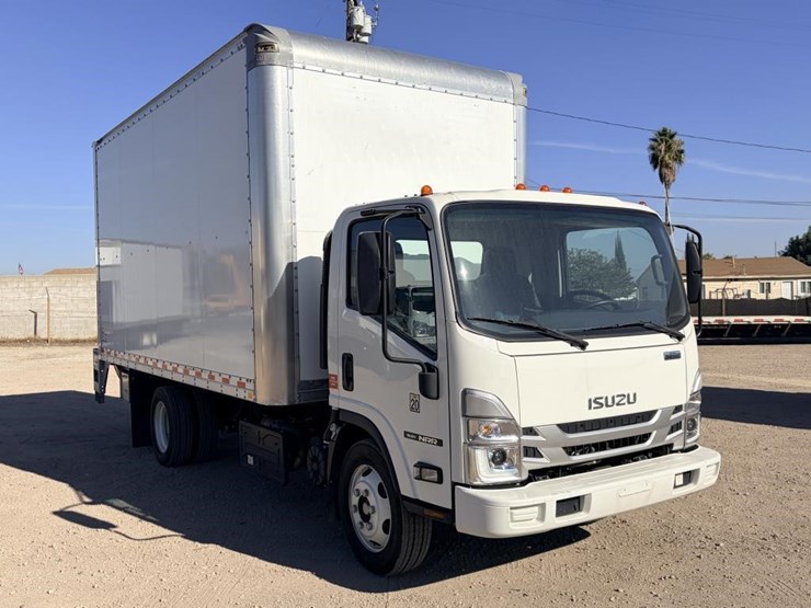 2023-isuzu-nrr-image-2