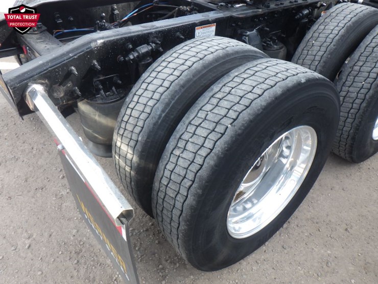 2022-freightliner-cascadia-116-image-6