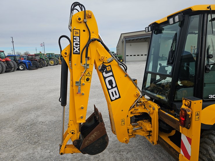 2018-jcb-3cx-compact-image-21