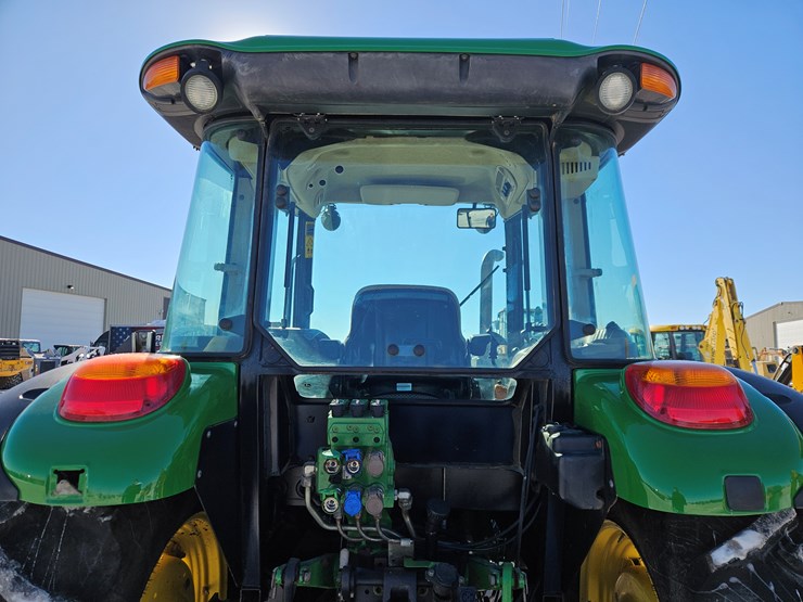 2014-john-deere-5100e-image-17