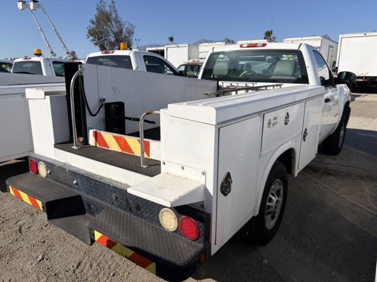 2011-chevrolet-2500-image-3