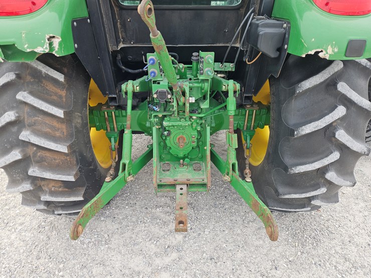 2013-john-deere-5075e-image-19