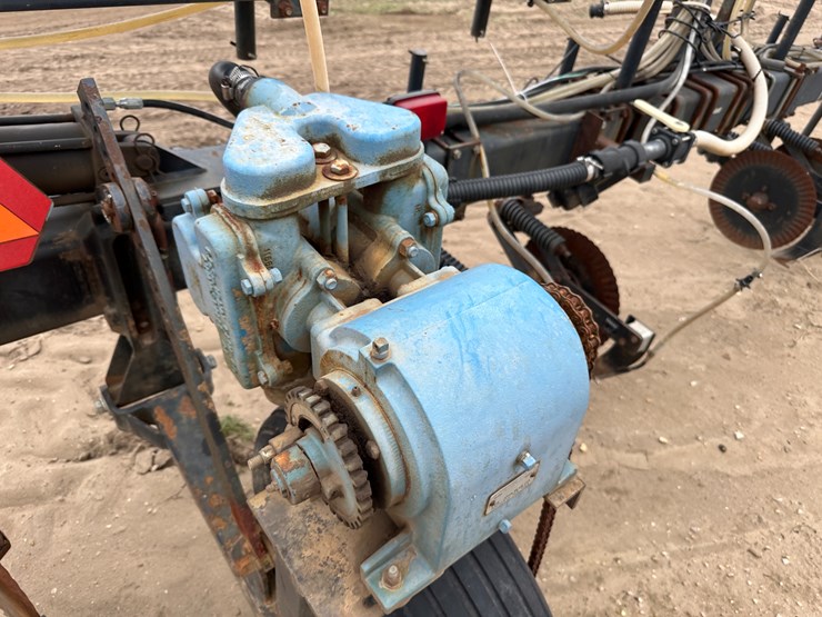 #38849-•-yetter-76"-twin-row-knife-applicator-image-10