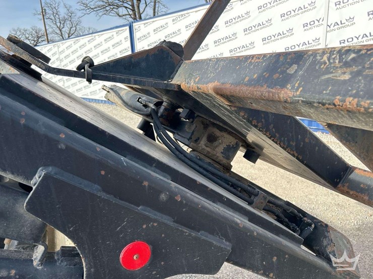 2012-peterbilt-337-image-28