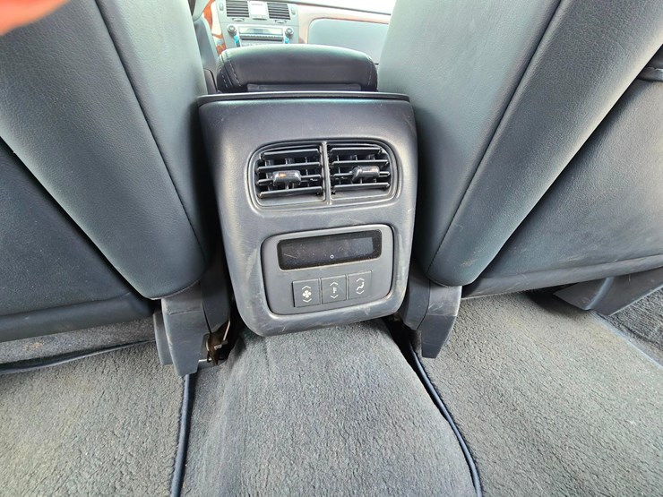 2006-cadillac-gm-superior-coach-6-door-limousine---only-21,567-miles-image-36