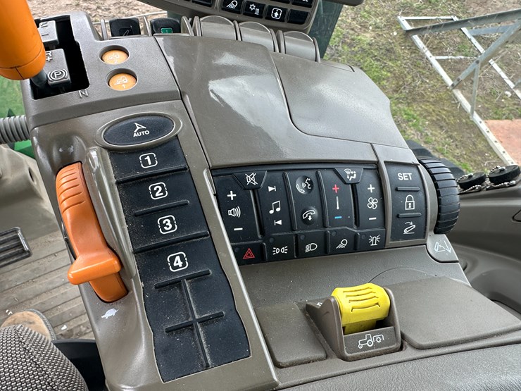 2021-john-deere-8rt-340-image-103