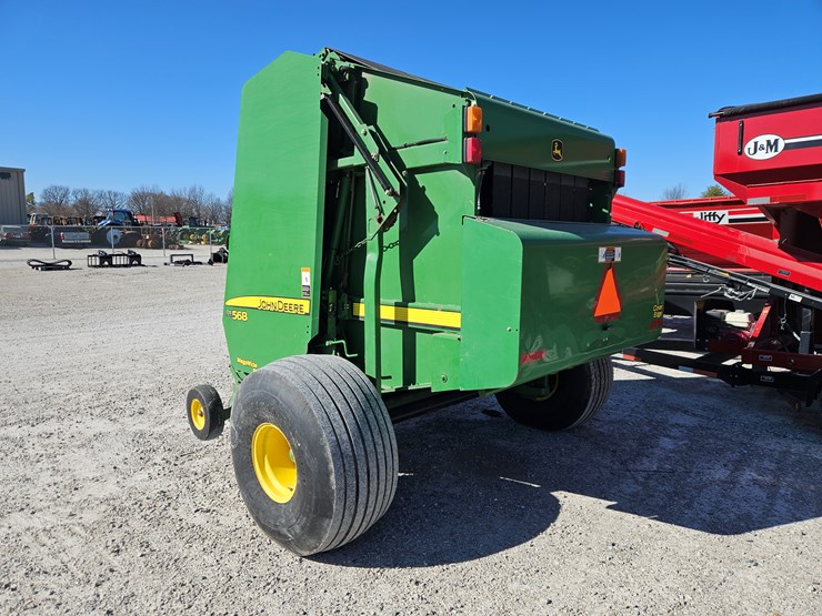 2011-john-deere-568-image-7