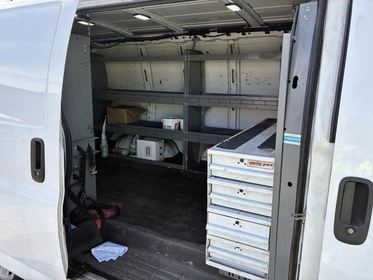 2016-chevrolet-express-2500-image-9