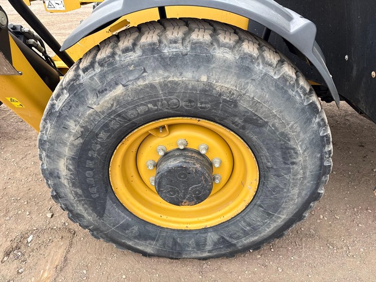 2011-caterpillar-th514-telehandler-image-21