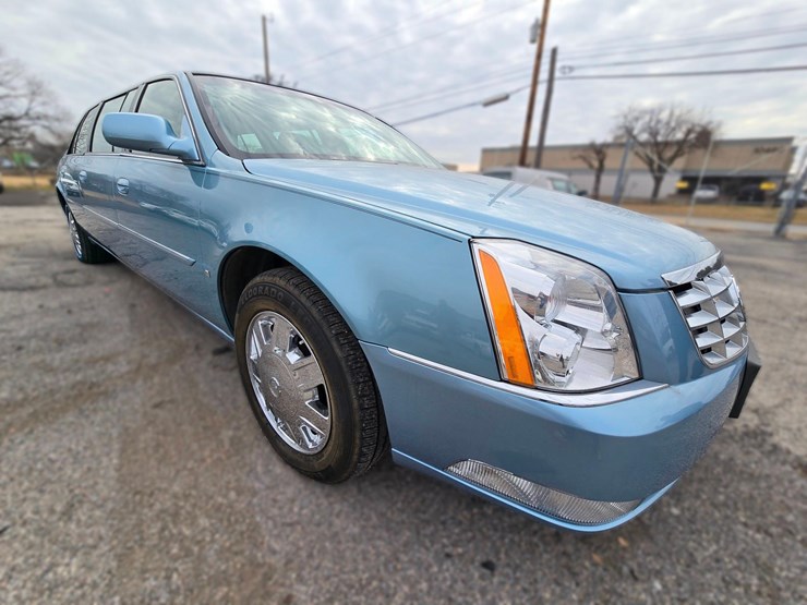 2006-cadillac-gm-superior-coach-6-door-limousine---only-21,567-miles-image-11