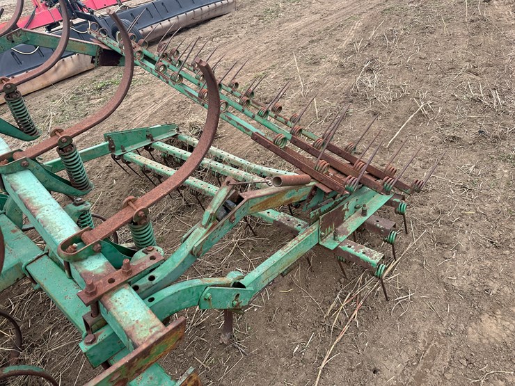 #40119-•-lot-of-(2)-7'-john-deere-cultivator-wings-image-8