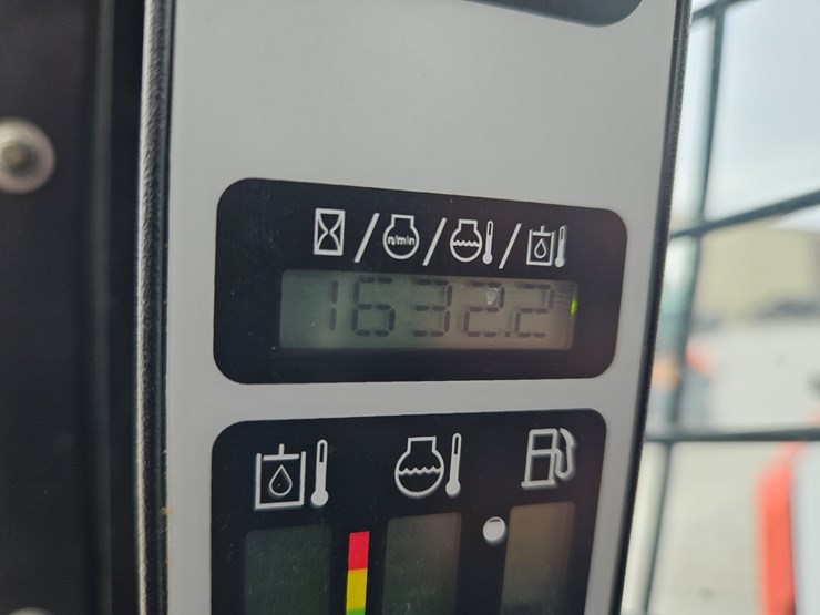 2012-new-holland-c238-image-12