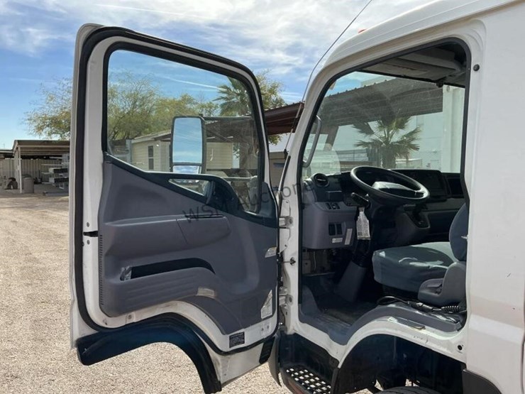 2017-mitsubishi-fuso-fe160-image-29