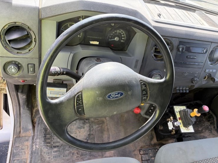 2011-ford-f750-image-12