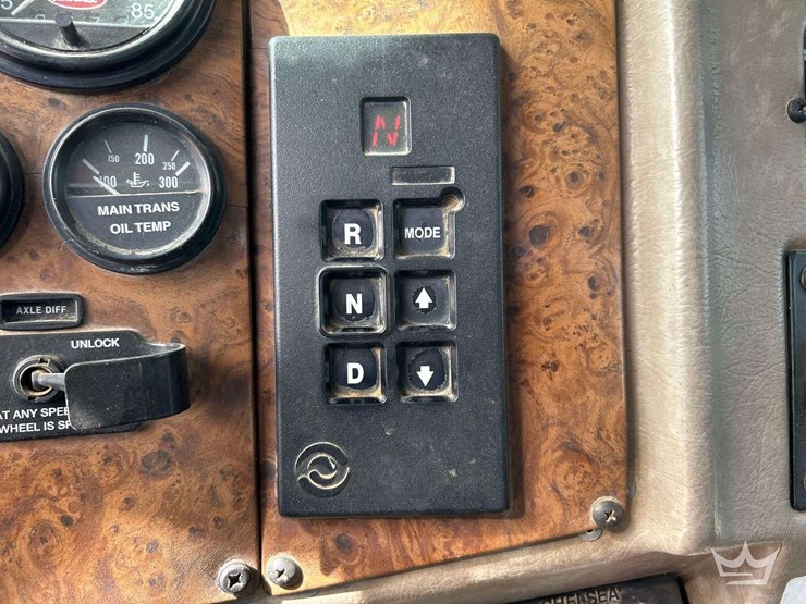 2001-peterbilt-330-image-17