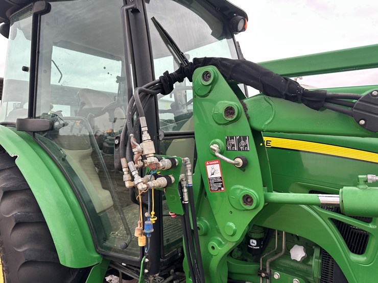 2014-john-deere-5075m-image-36