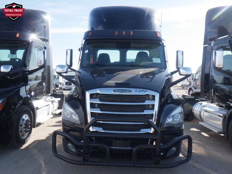 2022-freightliner-cascadia-116-image-2