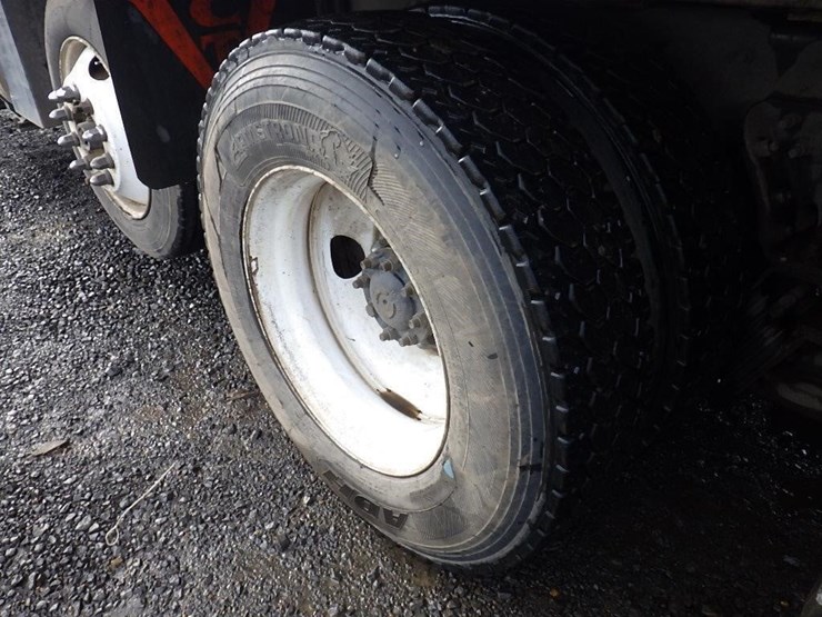 2007-international-7600-image-19