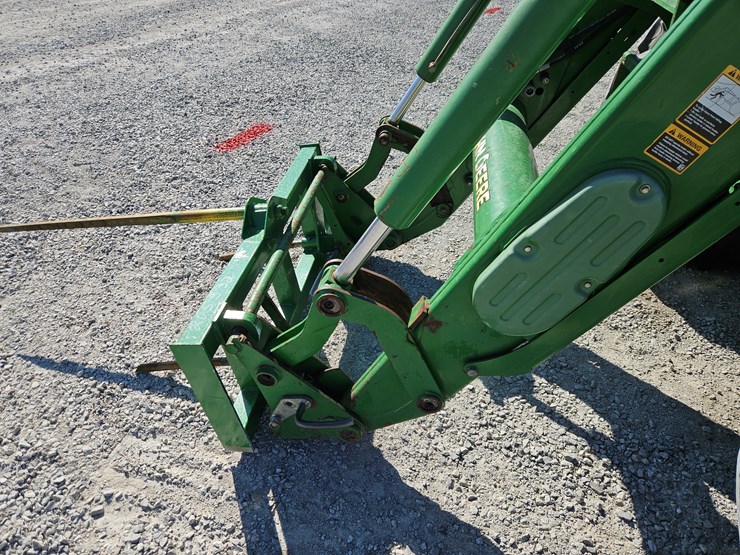 2014-john-deere-6140m-image-23