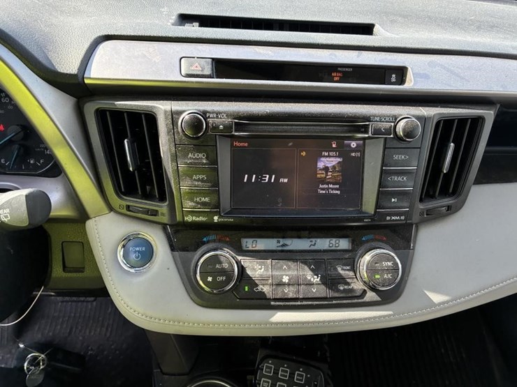 2016-toyota-rav4-image-15