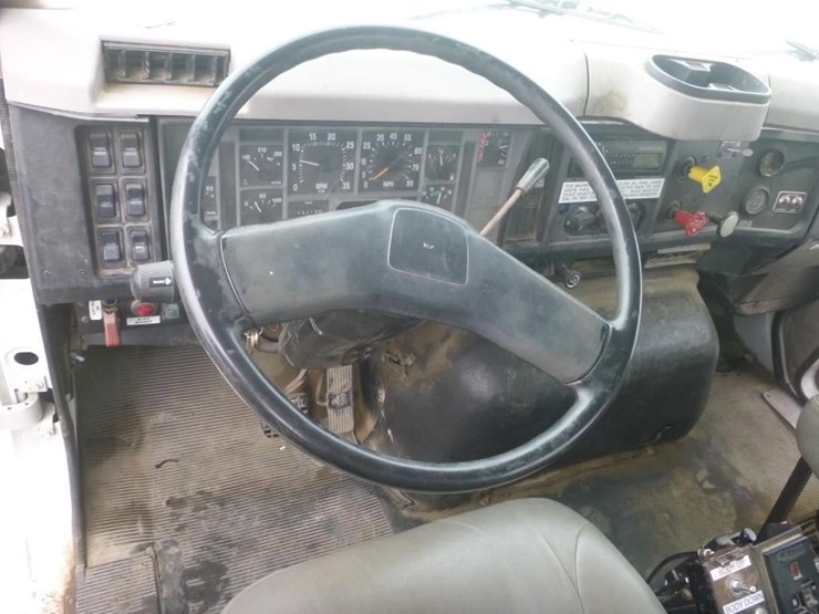 1999-international-2674-image-17