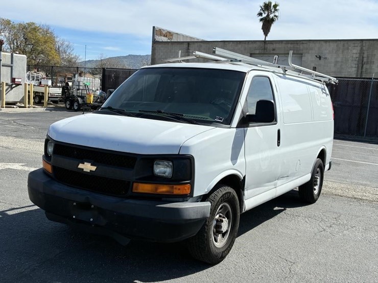 2016-chevrolet-express-2500-image-1