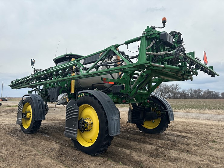 2021-john-deere-r4044-image-4