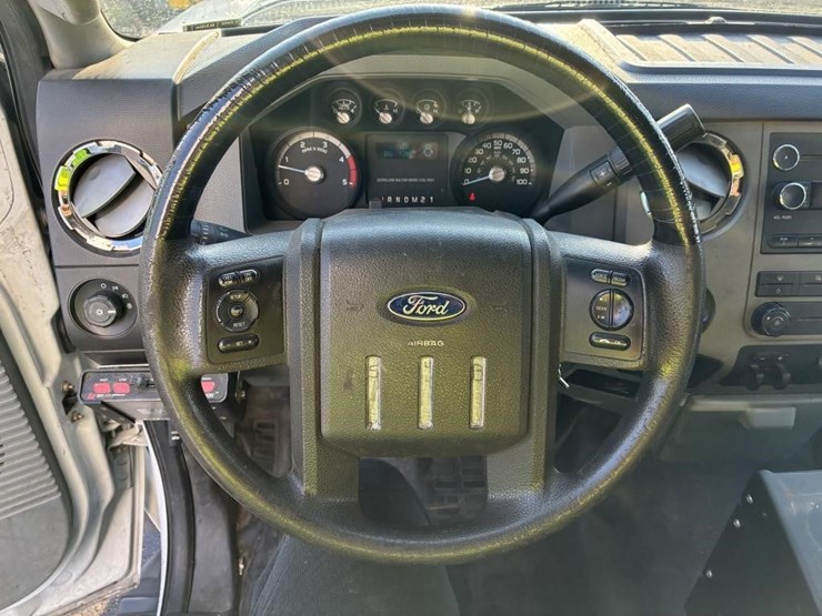 2011-ford-f550-image-11