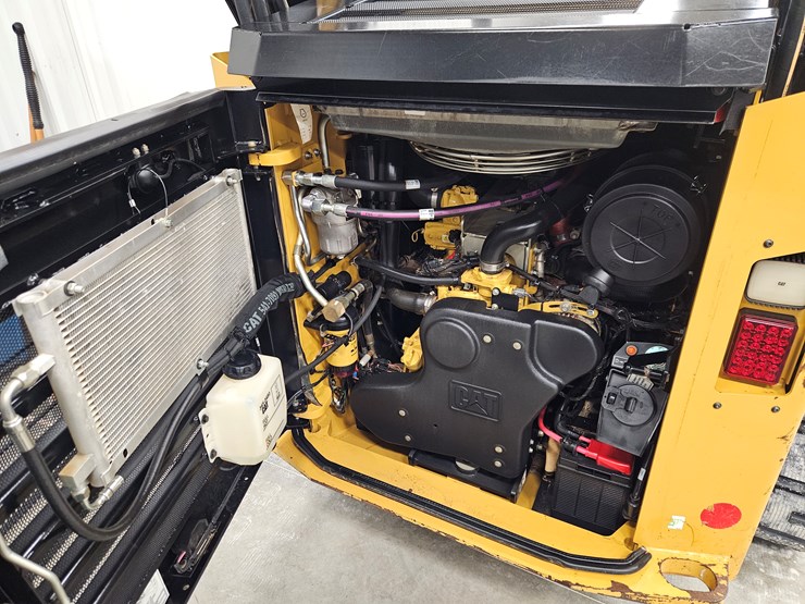 2023-caterpillar-299d3-image-18