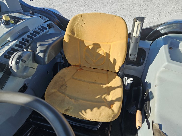 2010-new-holland-t6030-image-14