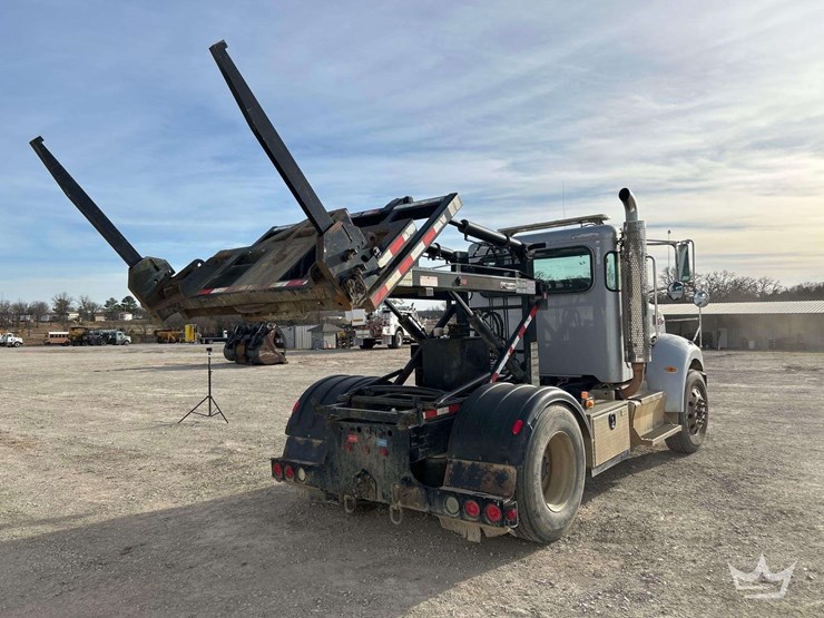 2015-peterbilt-337-image-4