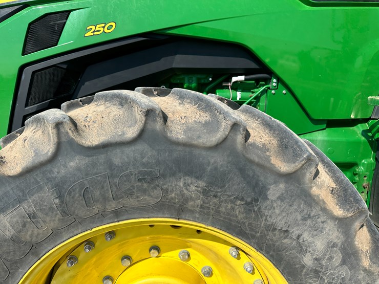 2023-john-deere-8r-250-image-8