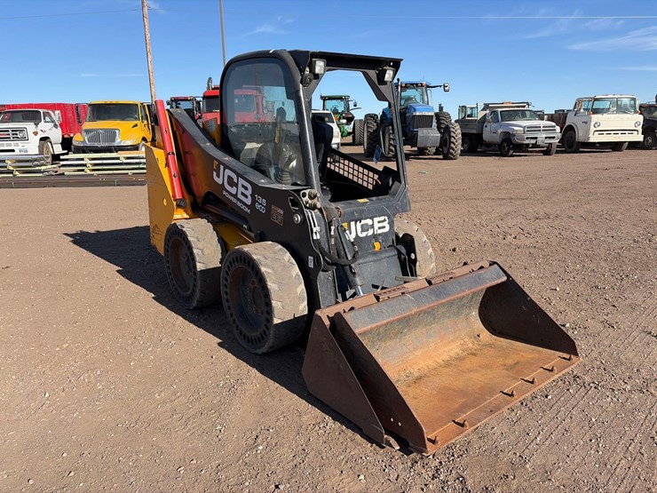 2016-jcb-135-image-2