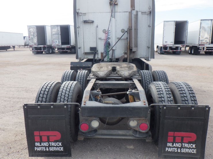 2001-peterbilt-387-image-8