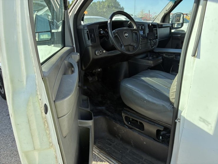 2008-chevrolet-express-3500-image-31