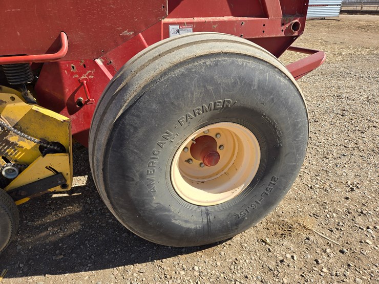 2010-new-holland-br7090-image-11