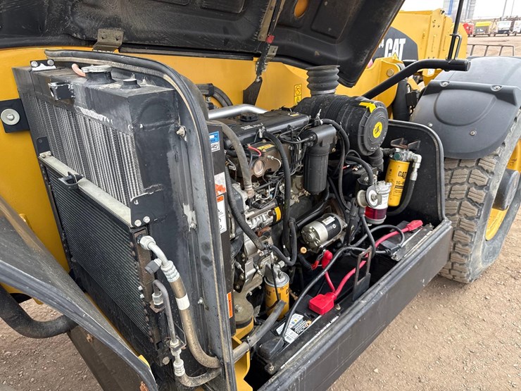 2011-caterpillar-th514-telehandler-image-16