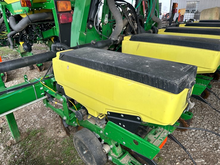 john-deere-1725-image-37
