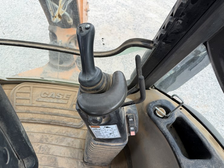 2022-case-580sn-image-16