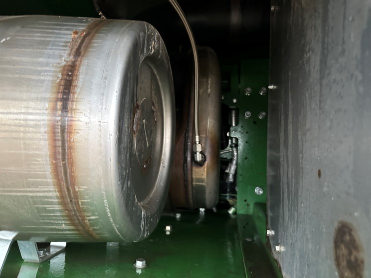 2021-john-deere-cp690-image-41